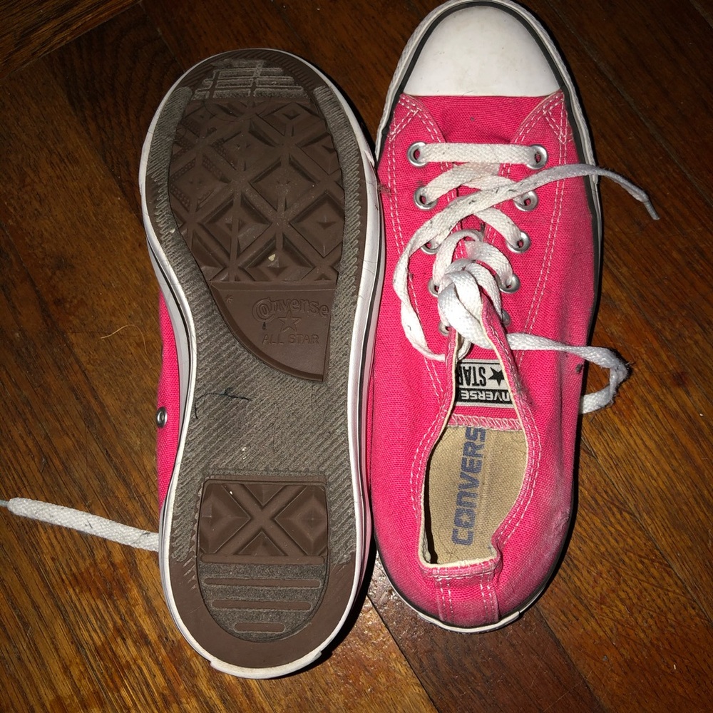 Pink Converse, small tear - Picture 2 of 8